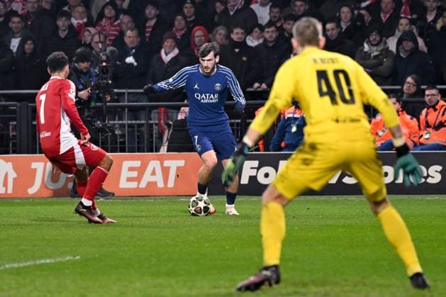 FOOTBALL : Brest vs PSG - Ligue des Champions - 11 02 2025 Khvicha Kvaratskhelia ( 7 - PSG ) and Kenny Lala ( 7 - Brest ) during the UEFA Champions League match between Stade Brestois 29 and Paris Saint Germain at Stade de Roudourou on February 11, 2025 in Guingamp, France. ( Photo by Dante Badano PsnewZ ) - GuingampFrance  Copyright: xDantexBadanox