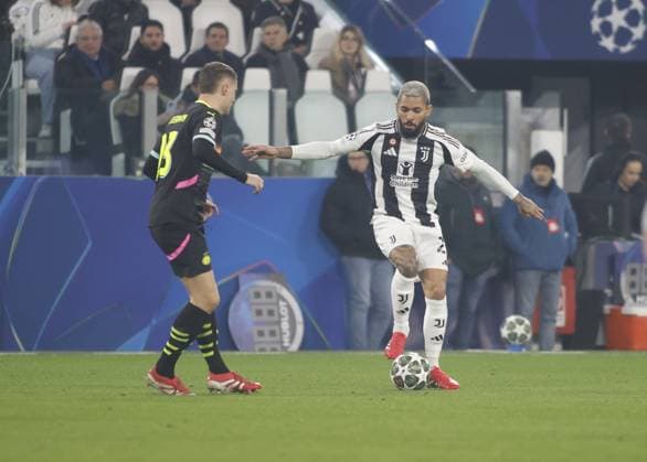 Douglas Luiz of Juventus FC during the ÂßUefa Champions League first leg play offâ??s, football match between Juventus FC and PSV Eindhoven. On 11 February 2025 at Allianz Stadium, Turin, Italy. Photo Nderim Kaceli.  Copyright: xNderimxKaceli IPAxSportx xipa-agency.netx xx IPA_53943364 IPA_Agency_IPA53943364