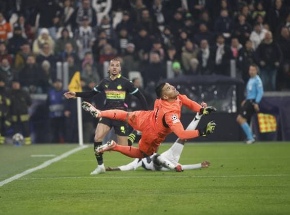 Walter Benitez of PSV Eindhoven during the ÂßUefa Champions League first leg play offâ??s, football match between Juventus FC and PSV Eindhoven. On 11 February 2025 at Allianz Stadium, Turin, Italy. Photo Nderim Kaceli.  Copyright: xNderimxKaceli IPAxSportx xipa-agency.netx xx IPA_53943404 IPA_Agency_IPA53943404