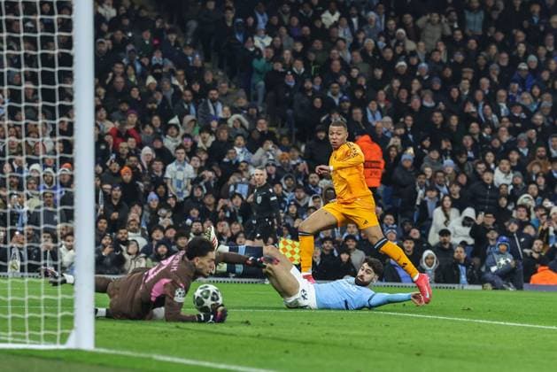 UEFA Champions League Knockout Round Play-off Manchester City v Real Madrid Ederson of Manchester City saves a shot from Kylian MbappÃ of Real Madrid during the UEFA Champions League Knockout Round Play-off Manchester City v Real Madrid at Etihad Stadium, Manchester, United Kingdom, 11th February 2025 (Photo by Mark Cosgrove News Images) Manchester Etihad Stadium Manchester United, ManU Kingdom Copyright: xMarkxCosgrove NewsxImagesx