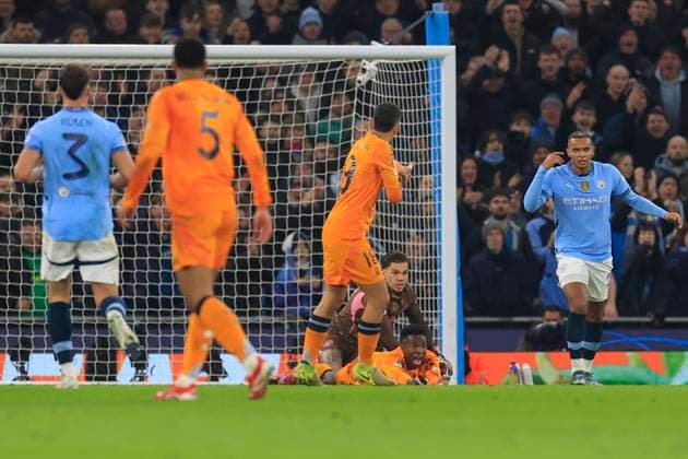 Manchester City v Real Madrid Champions League 11 02 2025. Vinicius Junior (7) of Real Madrid makes a penalty claim during the Champions League match between Manchester City and Real Madrid at the Etihad Stadium, Manchester, England on 11 February 2025. Manchester Etihad Stadium Manchester England Editorial use only , Copyright: xConorxMolloyx PSI-21439-0018