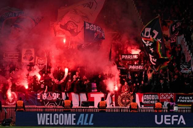 FOOTBALL : Brest vs PSG - Ligue des Champions - 11 02 2025 Fans of PSG let off flares during the UEFA Champions League match between Stade Brestois 29 and Paris Saint Germain at Stade de Roudourou on February 11, 2025 in Guingamp, France. ( Photo by Dante Badano PsnewZ ) - GuingampFrance  Copyright: xDantexBadanox