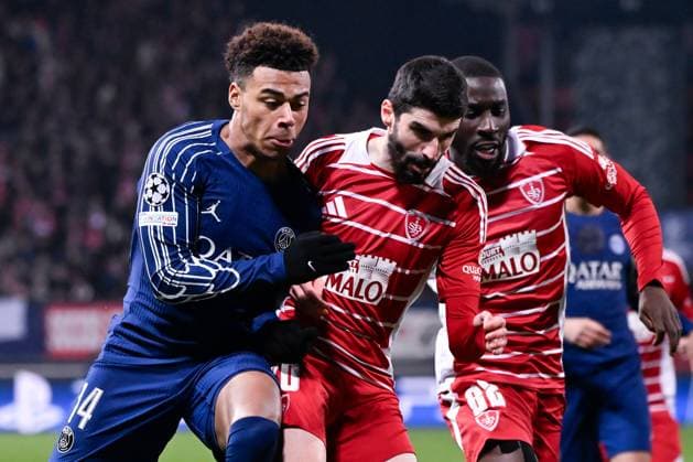 FOOTBALL : Brest vs PSG - Ligue des Champions - 11 02 2025 Desire Doue ( 14 - PSG ) and Pierre Lees Melou ( 20 - Brest ) during the UEFA Champions League match between Stade Brestois 29 and Paris Saint Germain at Stade de Roudourou on February 11, 2025 in Guingamp, France. ( Photo by Dante Badano PsnewZ ) - GuingampFrance  Copyright: xDantexBadanox