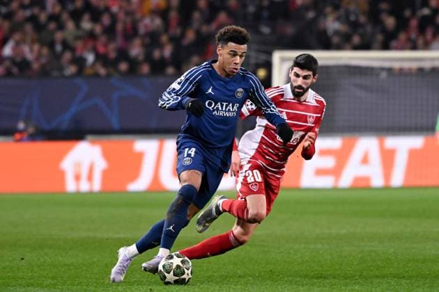 FOOTBALL : Brest vs PSG - Ligue des Champions - 11 02 2025 Desire Doue ( 14 - PSG ) and Pierre Lees Melou ( 20 - Brest ) during the UEFA Champions League match between Stade Brestois 29 and Paris Saint Germain at Stade de Roudourou on February 11, 2025 in Guingamp, France. ( Photo by Dante Badano PsnewZ ) - GuingampFrance  Copyright: xDantexBadanox