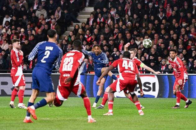 FOOTBALL : Brest vs PSG - Ligue des Champions - 11 02 2025 Bradley Barcola ( 29 - PSG ) during the UEFA Champions League match between Stade Brestois 29 and Paris Saint Germain at Stade de Roudourou on February 11, 2025 in Guingamp, France. ( Photo by Dante Badano PsnewZ ) - GuingampFrance  Copyright: xDantexBadanox