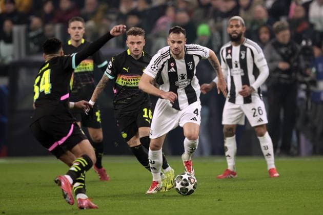 TURINE - (l-r) Ismael Saibari of PSV Eindhoven, Noa Lang of PSV Eindhoven, Federico Gatti of Juventus FC during the UEFA Champions league playoff match between Juventus FC and PSV Eindhoven at the Allianz stadium on Feb. 11, 2025 in Turin, Italy. ANP JEROEN PUTMANS UEFA Champions League 2024 25 League Knockout Play-off First Leg 2024 25 xVIxANPxSportx xxANPxIVx 519724767 originalFilename: 519724767.jpg