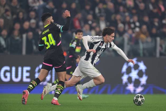 Turin, Italy, 11th February 2025. Ismael Saibari of PSV Eindhoven uoends Kenan Yildiz of Juventus as he breaks with the ball during the UEFA Champions League match at Allianz Stadium, Turin. Picture credit should read: Jonathan Moscrop Sportimage EDITORIAL USE ONLY. No use with unauthorised audio, video, data, fixture lists, club league logos or live services. Online in-match use limited to 120 images, no video emulation. No use in betting, games or single club league player publications. SPI_011_JM_JUVE_PSV_UCL SPI-3661-0011