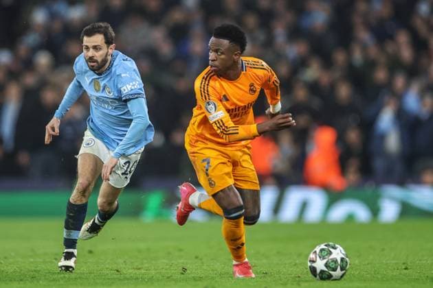 UEFA Champions League Knockout Round Play-off Manchester City v Real Madrid Vinicius Junior of Real Madrid breaks with the ball during the UEFA Champions League Knockout Round Play-off Manchester City v Real Madrid at Etihad Stadium, Manchester, United Kingdom, 11th February 2025 (Photo by Mark Cosgrove News Images) Manchester Etihad Stadium Manchester United, ManU Kingdom Copyright: xMarkxCosgrove NewsxImagesx