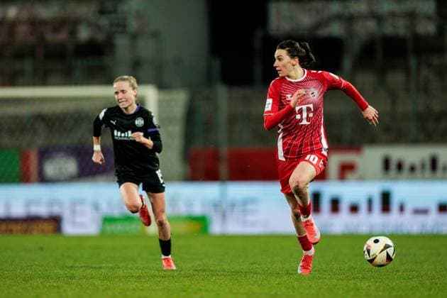 GOOGLE PIXEL Womens Bundesliga, SGS Essen 1 FC Köln 11 02 2025 Amelie Delabre 1 FC Köln, 10 on the ball GOOGLE PIXEL Womens Bundesliga, SGS Essen 1 FC Köln, Essen, Stadion an der Hafenstrasse on 11 02 2025 DFB REGULATIONS PROHIBIT ANY USE OF PHOTOGRAPHS AS IMAGE SEQUENCES AND OR QUASI VIDEO Copyright: xBEAUTIFULxSPORTS Wunderlx