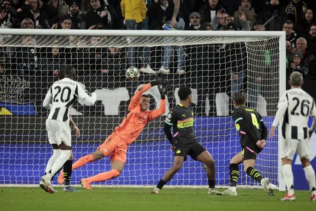 TURINE - Weston McKennie of Juventus FC scores the 1-0 during the UEFA Champions league playoff match between Juventus FC and PSV Eindhoven at Allianz Stadium on Feb. 11, 2025 in Turin, Italy. ANP JEROEN PUTMANS UEFA Champions League 2024 25 League Knockout Play-off First Leg 2024 25 xVIxANPxSportx xxANPxIVx 519726043 originalFilename: 519726043.jpg