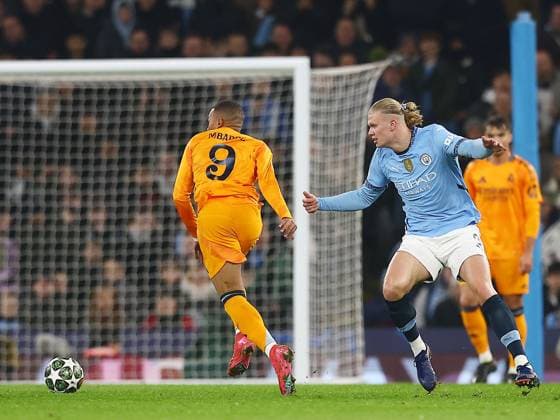 Kylian Mbappe of Real Madrid gets away from Erling Haaland of Manchester City Manchester City v Real Madrid, UEFA Champions League, Knockout Round Play-offs, First Leg, Football, Etihad Stadium, Manchester, UK - 11 Feb 2025 EDITORIAL USE ONLY No use with unauthorised audio, video, data, fixture lists, club league logos or live services. Online in-match use limited to 120 images, no video emulation. No use in betting, games or single club league player publications. Copyright: xJavierxGarcia Shutterstockx 15136820ac