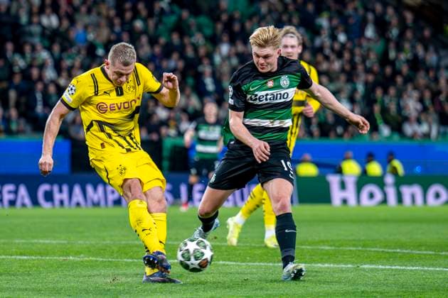 11 02 2025, Football UEFA Champions League, Season 2024 2025, Play Offs, First leg, Sporting CP Lisbon Borussia Dortmuna at Estadio Jose Alvalade in Lisbon Dortmunds Julian Ryerson l and Lisbons Conrad Harder fight for the ball Photo Kirchner Media Thomas Haesler IMPORTANT NOTE In accordance with UEFA regulations, it is prohibited to use or have used photographs taken in the stadium and or of the match in the form of sequential images and or video-like photo series Copyright: xKirchner-Media ThomasxHaeslerx