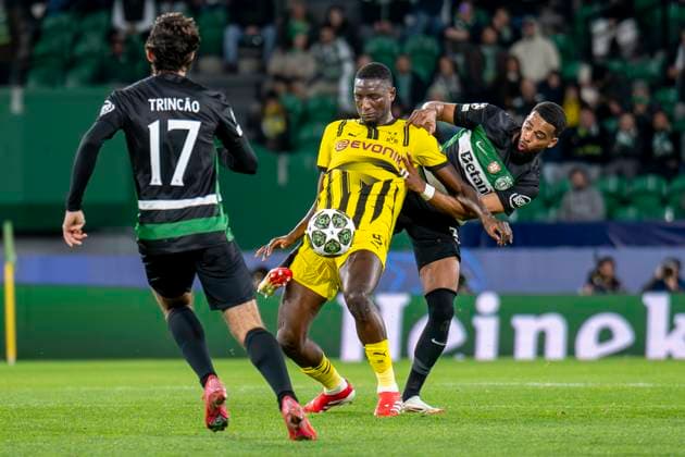 11 02 2025, Football UEFA Champions League, Season 2024 2025, Play Offs, First leg, Sporting CP Lisbon Borussia Dortmuna at Estadio Jose Alvalade in Lisbon Dortmunds Serhou Guirassy l and Lisbons Jeremiah St Juste fight for the ball Photo Kirchner Media Thomas Haesler IMPORTANT NOTE In accordance with UEFA regulations, it is prohibited to exploit or have exploited photographs taken in the stadium and or of the match in the form of sequential images and or video-like photo series Copyright: xKirchner-Media ThomasxHaeslerx