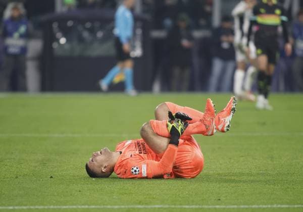 Walter Benitez of PSV Eindhoven during the ÂßUefa Champions League first leg play offâ??s, football match between Juventus FC and PSV Eindhoven. On 11 February 2025 at Allianz Stadium, Turin, Italy. Photo Nderim Kaceli.  Copyright: xNderimxKaceli IPAxSportx xipa-agency.netx xx IPA_53944817 IPA_Agency_IPA53944817