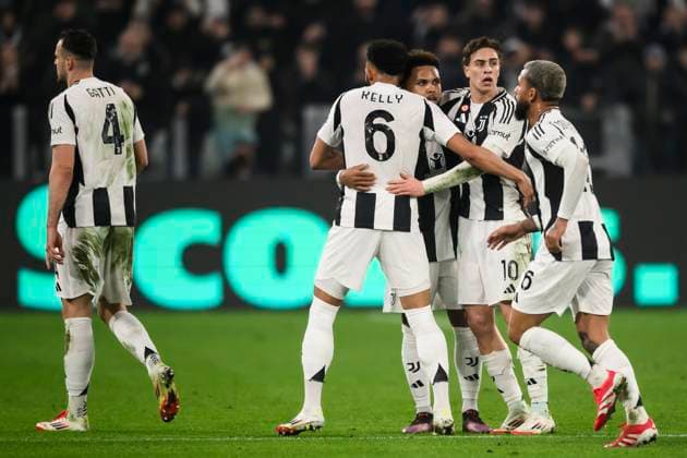 Juventus FC v PSV Eindhovena - UEFA Champion League Weston McKennie of Juventus FC celebrates with teammates after scoring a goal during the UEFA Champions League 2024 25 knockout phase play-off first leg football match between Juventus FC and PSV Eindhoven. Turin Italy Copyright: xNicolòxCampox