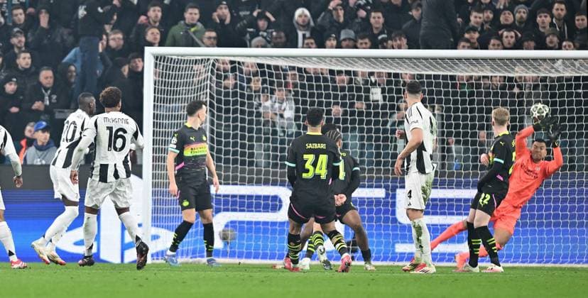 February 11, 2025, Turin: Juventus Weston McKennie score the gol (1-0) during the first leg of the UEFA Champions League play-offs soccer match Juventus FC vs PSV Eindhoven at the Allianz Stadium in Turin, Italy, 11 February 2025 ANSA ALESSANDRO DI MARCO Champions League: Juventus FC- PSV Eindhoven  - ZUMAa110 20250211_zaf_a110_067 Copyright: xAlessandroxDixMarcox