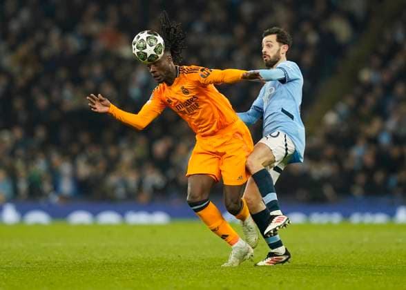 Manchester, England, 11th February 2025. Manchester City™s Bernardo Silva with Real Madrid™s Aurelien Tchouameni during the UEFA Champions League match at the Etihad Stadium, Manchester. Picture credit should read: Andrew Yates Sportimage EDITORIAL USE ONLY. No use with unauthorised audio, video, data, fixture lists, club league logos or live services. Online in-match use limited to 120 images, no video emulation. No use in betting, games or single club league player publications. SPI_AY_051_Man_City_Real_Madrid SPI-3675-0115