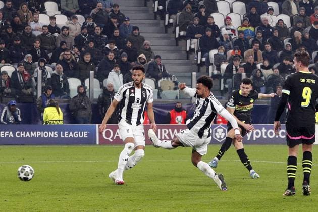 TURINE - Ivan Perisic of PSV Eindhoven scores the 1-1 during the UEFA Champions league playoff match between Juventus FC and PSV Eindhoven at Allianz Stadium on Feb. 11, 2025 in Turin, Italy. ANP JEROEN PUTMANS UEFA Champions League 2024 25 League Knockout Play-off First Leg 2024 25 xVIxANPxSportx xxANPxIVx 519729625 originalFilename: 519729625.jpg