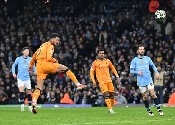 Manchester, England, 11th February 2025. Real Madrid s Jude Bellingham fires in a header during the UEFA Champions League match at the Etihad Stadium, Manchester. Picture credit should read: Cody Froggatt Sportimage EDITORIAL USE ONLY. No use with unauthorised audio, video, data, fixture lists, club league logos or live services. Online in-match use limited to 120 images, no video emulation. No use in betting, games or single club league player publications. SPI_CF_065_Man_City_Real_Madrid SPI-3675-0117