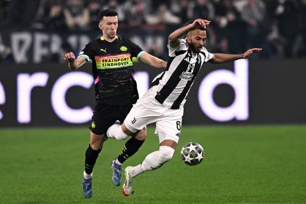 Db Torino 11 02 2025 - Champions League Juventus-PSV Eindhoven foto Daniele Buffa Image nella foto: Ivan Perisic-Casius Lloyd Kelly 