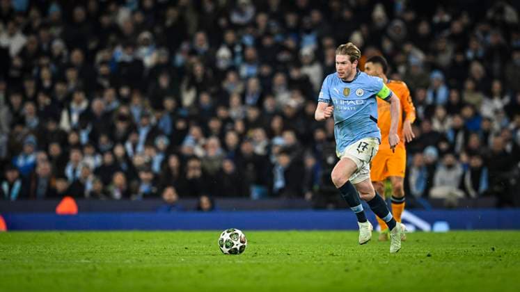 11th February 2025; Etihad Stadium, Manchester, England; UEFA Champions League Play Off Round 1 Football, Manchester City versus Real Madrid; Kevin De Bruyne of Manchester City comes forward on the ball  ActionPlus12749768 GodfreyxPitt
