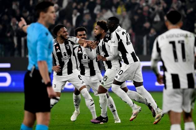 Weston McKennie of Juventus FC (2r) celebrates with teammates after scoring the goal of 1-0 during the Champions League football match between Juventus FC and PSV Eindhoven at Juventus stadium in Turin (Italy), February 11, 2025. andreaxstaccioli