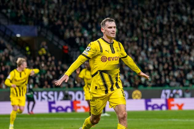 11 02 2025, Football UEFA Champions League, Season 2024 2025, Play Offs, First leg, Sporting CP Lisbon Borussia Dortmuna at Estadio Jose Alvalade in Lisbon Dortmunds Pascal Groß celebrates after his goal for 0 2 Photo Kirchner Media Thomas Haesler IMPORTANT NOTICE In accordance with UEFA regulations, it is prohibited to exploit or have exploited photographs taken in the stadium and or of the match in the form of sequential images and or video-like photo series Copyright: xKirchner-Media ThomasxHaeslerx