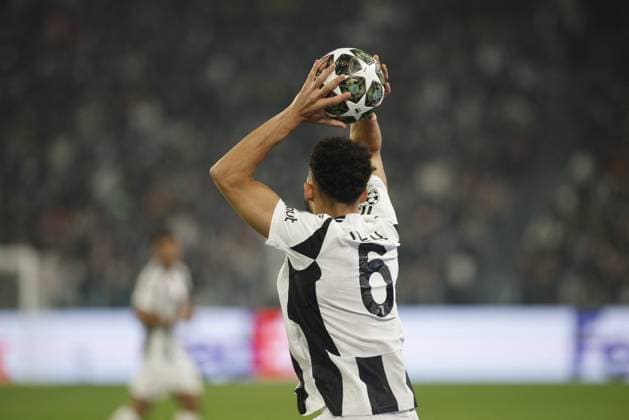 CALCIO - UEFA Champions League - Juventus FC vs PSV Eindhoven Lloyd Kelly of Juventus FC during the ÂßUefa Champions League first leg play offâ??s, football match between Juventus FC and PSV Eindhoven. On 11 February 2025 at Allianz Stadium, Turin, Italy. Photo Nderim Kaceli. Turin Italy  Copyright: xIPAxSport ABACAx