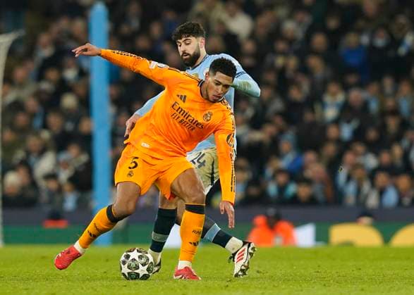 Manchester, England, 11th February 2025. Manchester City s Josko Gvardiol with Real Madrid s Jude Bellingham during the UEFA Champions League match at the Etihad Stadium, Manchester. Picture credit should read: Andrew Yates Sportimage EDITORIAL USE ONLY. No use with unauthorised audio, video, data, fixture lists, club league logos or live services. Online in-match use limited to 120 images, no video emulation. No use in betting, games or single club league player publications. SPI_AY_053_Man_City_Real_Madrid SPI-3675-0135