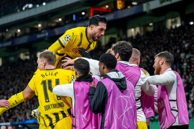 11.02.2025, Fussball: UEFA Champions League, Saison 2024 2025, Play Offs, Hinspiel, Sporting CP Lissabon - Borussia Dortmuna im Estadio Jose Alvalade in Lissabon. Dortmunds Spieler jubeln nach dem Tor zum 0:2. Foto: Kirchner-Media Thomas Haesler WICHTIGER HINWEIS: Gemäß den Vorgaben der UEFA ist es untersagt, in dem Stadion und oder vom Spiel angefertigte Fotoaufnahmen in Form von Sequenzbildern und oder videoähnlichen Fotostrecken zu verwerten bzw. verwerten zu lassen. Copyright: xKirchner-Media ThomasxHaeslerx