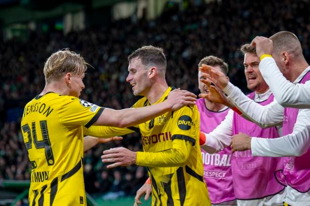 11 02 2025, Football UEFA Champions League, Season 2024 2025, Play Offs, First leg, Sporting CP Lisbon Borussia Dortmuna at Estadio Jose Alvalade in Lisbon Dortmunds Daniel Svensson l celebrates with Dortmunds Pascal Groß after the goal for 0 2 Photo Kirchner Media Thomas Haesler IMPORTANT NOTE In accordance with UEFA regulations, it is prohibited to use or have used photographs taken in the stadium and or of the match in the form of sequential images and or video-like photo series Copyright: xKirchner-Media ThomasxHaeslerx