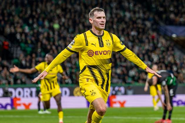 11 02 2025, Football UEFA Champions League, Season 2024 2025, Play Offs, First leg, Sporting CP Lisbon Borussia Dortmuna at Estadio Jose Alvalade in Lisbon Dortmunds Pascal Groß celebrates after his goal for 0 2 Photo Kirchner Media Thomas Haesler IMPORTANT NOTICE In accordance with UEFA regulations, it is prohibited to exploit or have exploited photographs taken in the stadium and or of the match in the form of sequential images and or video-like photo series Copyright: xKirchner-Media ThomasxHaeslerx