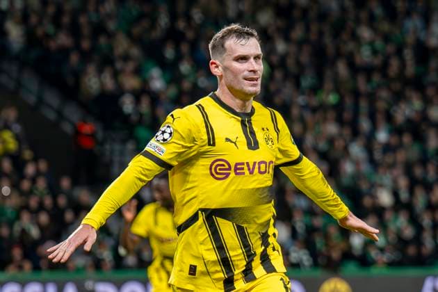 11 02 2025, Football UEFA Champions League, Season 2024 2025, Play Offs, First leg, Sporting CP Lisbon Borussia Dortmuna at Estadio Jose Alvalade in Lisbon Dortmunds Pascal Groß celebrates after his goal for 0 2 Photo Kirchner Media Thomas Haesler IMPORTANT NOTICE In accordance with UEFA regulations, it is prohibited to exploit or have exploited photographs taken in the stadium and or of the match in the form of sequential images and or video-like photo series Copyright: xKirchner-Media ThomasxHaeslerx