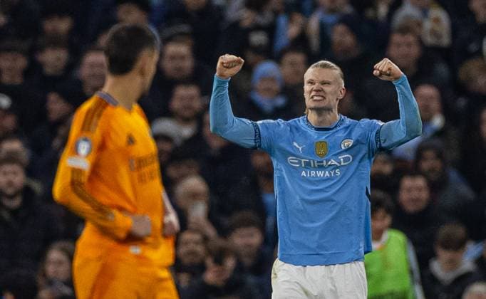 Football - UEFA Champions League - Knockout phase play-off 1st Leg - Manchester City FC v Real Madrid CF MANCHESTER, ENGLAND - Tuesday, February 11, 2025: Manchester City s Erling Haaland celebrates after scoring his side s second goal during the UEFA Champions League Knockout phase play-off 1st Leg match between Manchester City FC and Real Madrid CF at the City of Manchester Stadium. (Photo by David Rawcliffe Propaganda) MANCHESTER City of Manchester Stadium GREATER MANCHESTER ENGLAND  Copyright: xDavidxRawcliffex P2025-02-11-Man_City_Real_Madrid-54