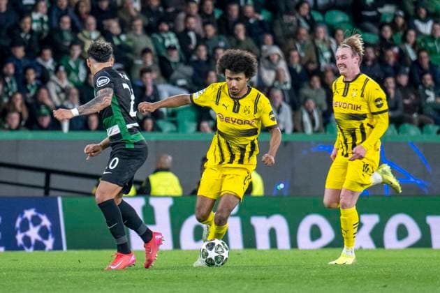 11 02 2025, Football UEFA Champions League, Season 2024 2025, Play Offs, First leg, Sporting CP Lisbon Borussia Dortmuna at Estadio Jose Alvalade in Lisbon Dortmunds Karim Adeyemi runs with the ball at his foot Photo Kirchner Media Thomas Haesler IMPORTANT NOTICE In accordance with UEFA regulations, it is prohibited to exploit or have exploited photographs taken in the stadium and or of the match in the form of sequential images and or video-like photo series Copyright: xKirchner-Media ThomasxHaeslerx