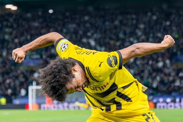 Sport Themen der Woche KW07 Sport Bilder des Tages 11.02.2025, Fussball: UEFA Champions League, Saison 2024 2025, Play Offs, Hinspiel, Sporting CP Lissabon - Borussia Dortmuna im Estadio Jose Alvalade in Lissabon. Dortmunds Karim Adeyemi jubelt nach seinem Tor zum 0:3. Foto: Kirchner-Media Thomas Haesler WICHTIGER HINWEIS: Gemäß den Vorgaben der UEFA ist es untersagt, in dem Stadion und oder vom Spiel angefertigte Fotoaufnahmen in Form von Sequenzbildern und oder videoähnlichen Fotostrecken zu verwerten bzw. verwerten zu lassen. *** 11 02 2025, Football UEFA Champions League, Season 2024 2025, Play Offs, First leg, Sporting CP Lisbon Borussia Dortmuna at Estadio Jose Alvalade in Lisbon Dortmunds Karim Adeyemi celebrates after his goal for 0 3 Photo Kirchner Media Thomas Haesler IMPORTANT NOTICE In accordance with UEFA regulations, it is prohibited to use or have used photographs taken in the stadium and or of the match in the form of sequential images and or video-like photo series Copyright: xKirchner-Media ThomasxHaeslerx