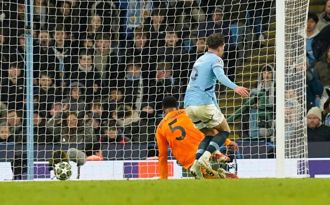 Manchester, England, 11th February 2025. Real Madrid s Jude Bellingham scoring his sides third goal during the UEFA Champions League match at the Etihad Stadium, Manchester. Picture credit should read: Andrew Yates Sportimage EDITORIAL USE ONLY. No use with unauthorised audio, video, data, fixture lists, club league logos or live services. Online in-match use limited to 120 images, no video emulation. No use in betting, games or single club league player publications. SPI_AY_076_Man_City_Real_Madrid SPI-3675-0180