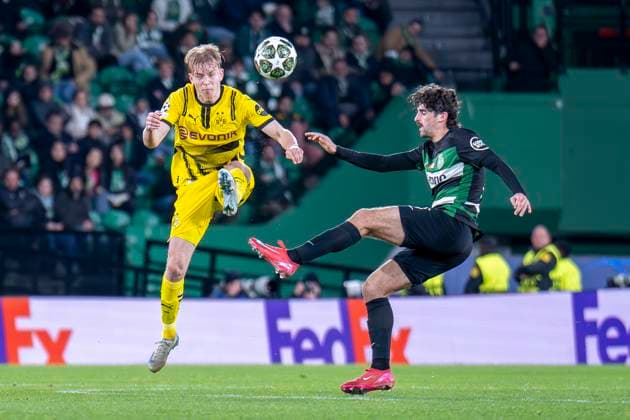 11 02 2025, Football UEFA Champions League, Season 2024 2025, Play Offs, First leg, Sporting CP Lisbon Borussia Dortmuna at Estadio Jose Alvalade in Lisbon Dortmunds Daniel Svensson fights for the ball Photo Kirchner Media Thomas Haesler IMPORTANT NOTE In accordance with UEFA regulations, it is prohibited to use or have used photographs taken in the stadium and or of the match in the form of sequential images and or video-like photo series Copyright: xKirchner-Media ThomasxHaeslerx