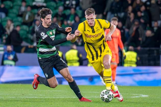 11 02 2025, Football UEFA Champions League, Season 2024 2025, Play Offs, First leg, Sporting CP Lisbon Borussia Dortmuna at Estadio Jose Alvalade in Lisbon Dortmunds Nico Schlotterbeck runs with the ball at his foot Photo Kirchner Media Thomas Haesler IMPORTANT NOTICE In accordance with UEFA regulations, it is prohibited to exploit or have exploited photographs taken in the stadium and or of the match in the form of sequential images and or video-like photo series Copyright: xKirchner-Media ThomasxHaeslerx