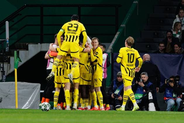 Players of Borussia seen celebrating after goal during UEFA Champions League game between teams of Sporting CP and Borussia Dortmund (Maciej Rogowski) Lisbon Estadio Jose Alvalade Portugal Copyright: xMaciejxRogowskix scpbvb2425-16