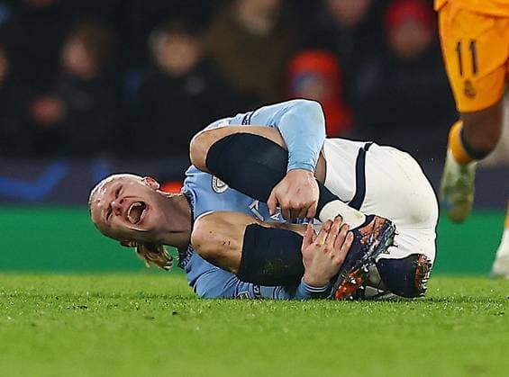 Erling Haaland of Manchester City feels the pain from a knock Manchester City v Real Madrid, UEFA Champions League, Knockout Round Play-offs, First Leg, Football, Etihad Stadium, Manchester, UK - 11 Feb 2025 EDITORIAL USE ONLY No use with unauthorised audio, video, data, fixture lists, club league logos or live services. Online in-match use limited to 120 images, no video emulation. No use in betting, games or single club league player publications.  Copyright: xJavierxGarcia Shutterstockx 15136820bh