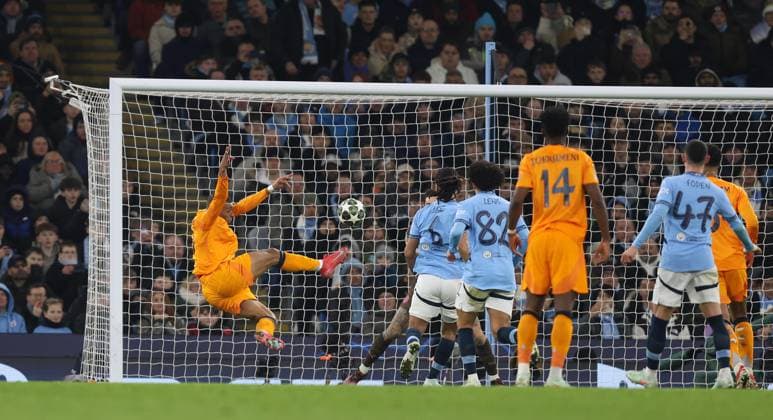 Sport Bilder des Tages . - Manchester City v Real Madrid, UEFA Champions League, Knockout Play-off first leg, City Of Manchester Stadium, Manchester, UK - 11th February 2025. Daniel Weir Crystal Pix GOAL 1-1, Kylian Mbappe of Real Madrid scores to make the score 1-1. - Manchester City v Real Madrid, UEFA Champions League, Knockout Play-off first leg, City Of Manchester Stadium, Manchester, UK - 11th February 2025. Daniel Weir Crystal Pix Manchester City Of Manchester Stadium UK Copyright: xDanielxWeirx CP_Manchester_City_Real_Madrid_001