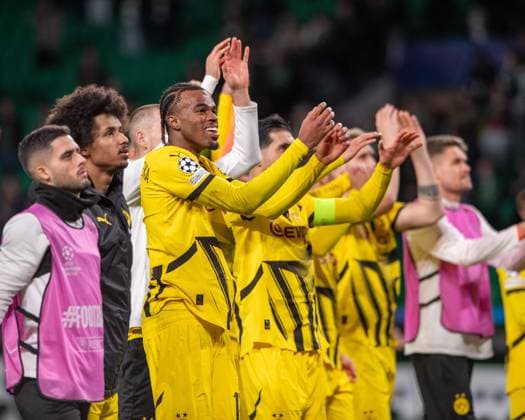 February 11, 2025, Lisboa, Guimaraes, Portugal: Borussia Dortmund players celebrating the win during the UEFA Champions League 2024 25 match between Sporting CP and Borussia Dortmund at Estadio Jose de Alvalade 11, February 2025 in Lisboa, Portugal. Final Score Sporting 0 - 3 Borussia Dortmund Lisboa Portugal - ZUMAl192 20250211_zsp_l192_009 Copyright: xMiguelxLemosx