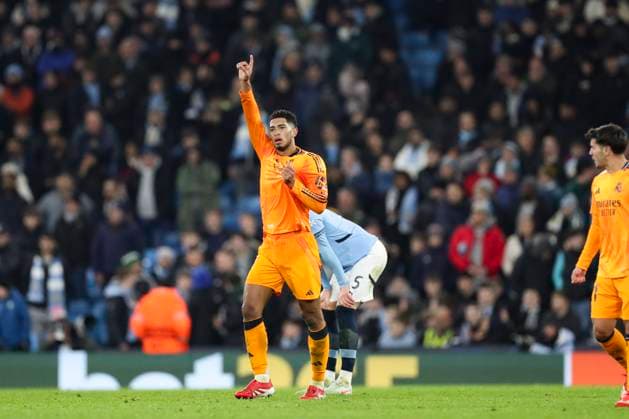 Manchester City FC v Real Madrid CF Real Madrid midfielder Jude Bellingham (5) scores a GOAL 2-3 and celebrates fans during the Manchester City FC v Real Madrid CF UEFA Champions League Play-Off 1st leg match at Etihad Stadium, Manchester, England, United Kingdom on 11 February 2025 Credit: Phil Duncan Every Second Media Editorial use only. All images are copyright Every Second Media Limited. No images may be reproduced without prior permission. Copyright: xIMAGO EveryxSecondxMediax ESM-1320-0028