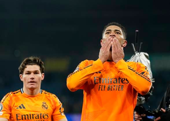 Manchester, England, 11th February 2025. Real Madrid s Jude Bellingham celebrates at the final whistle during the UEFA Champions League match at the Etihad Stadium, Manchester. Picture credit should read: Andrew Yates Sportimage EDITORIAL USE ONLY. No use with unauthorised audio, video, data, fixture lists, club league logos or live services. Online in-match use limited to 120 images, no video emulation. No use in betting, games or single club league player publications. SPI_AY_099_Man_City_Real_Madrid SPI-3675-0234