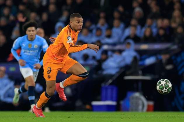 Manchester City v Real Madrid Champions League 11 02 2025. Kylian Mbappe (9) of Real Madrid runs with the ball during the Champions League match between Manchester City and Real Madrid at the Etihad Stadium, Manchester, England on 11 February 2025. Manchester Etihad Stadium Manchester England Editorial use only , Copyright: xConorxMolloyx PSI-21439-0076