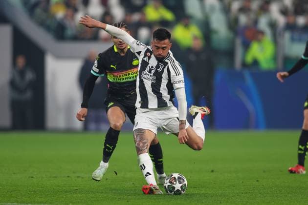 TURYN 11.02.2025 LIGA MISTRZOW UEFA 1 16 FINAÅU --- UEFA CHAMPIONS LEAGUE ROUND OF 16 --- UEFA CHAMPIONS LEAGUE 1 8 FINALE --- UEFA CHAMPIONS LEAGUE ACHTELFINALE JUVENTUS VS PSV EINDHOVEN NZ. DOUGLAS LUIZ FOT. STANISLAW KLEPKA ARENA AKCJI NEWSPIX.PL --- newspix.pl POLAND OUT! 