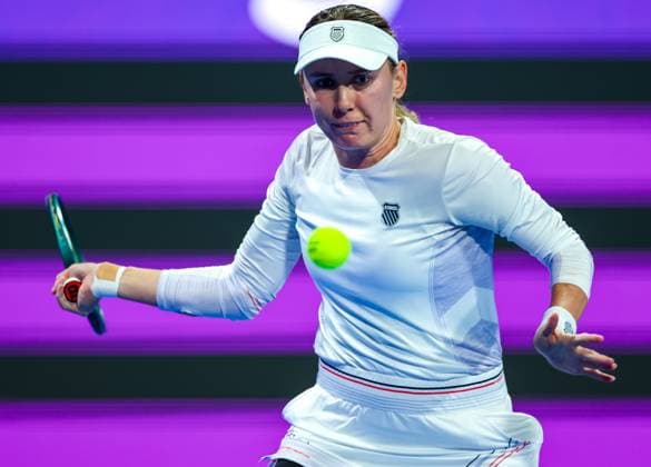 WTA, Tennis Damen QATAR OPEN TENNIS TOURNAMENT ROUND OF 32 Ekaterina Alexandrova competes in her round of 32 match against Aryna Sabalenka during the WTA Qatar TotalEnergies Open 2025 tennis tournament at the Khalifa International Tennis Complex in Doha, Qatar, on February 11, 2025. Copyright: xNOUSHADx
