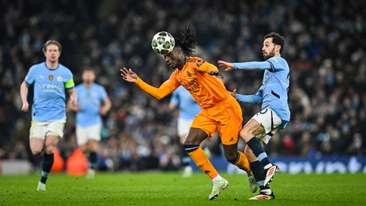 11th February 2025; Etihad Stadium, Manchester, England; UEFA Champions League Play Off Round 1 Football, Manchester City versus Real Madrid; Eduardo Camavinga of Real Madrid takes on Bernardo Silva of Manchester City  ActionPlus12749817 GodfreyxPitt