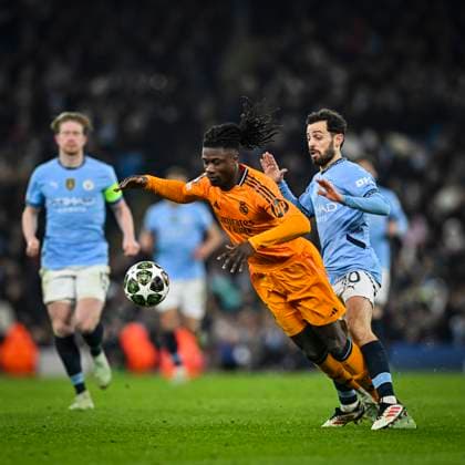 11th February 2025; Etihad Stadium, Manchester, England; UEFA Champions League Play Off Round 1 Football, Manchester City versus Real Madrid; Eduardo Camavinga of Real Madrid is fouled by Bernardo Silva of Manchester City  ActionPlus12749818 GodfreyxPitt